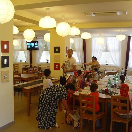 Hotel Astra Брашов Экстерьер фото