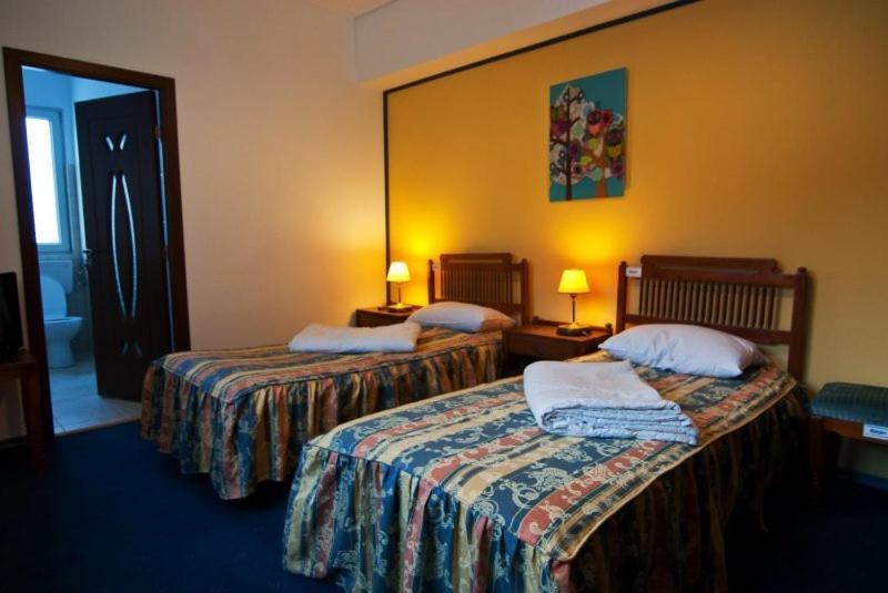 Hotel Astra Брашов Экстерьер фото
