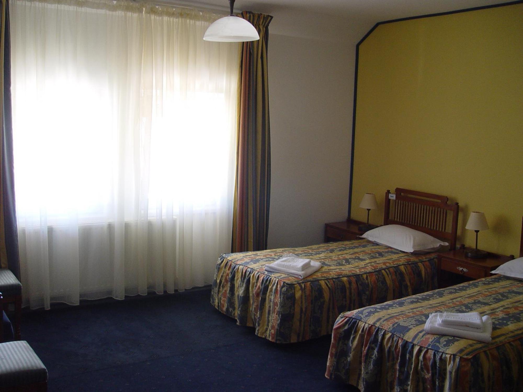 Hotel Astra Брашов Экстерьер фото